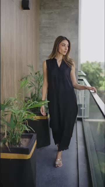 Sleek Black | Crepe